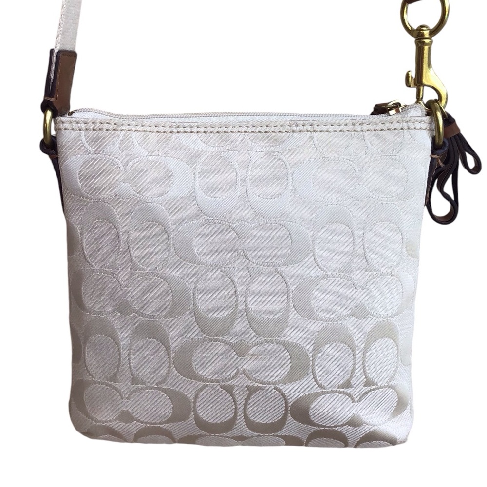 Coach Campbell Signature Twill Swingpack - Picture 8 of 17